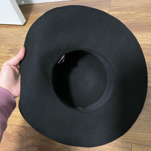 Woman’s wool hat - Picture 3 of 3